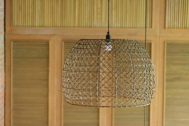 Padomi, kā uzlabot mājas apgaismojumu, izmantojot ilgtspējīgus risinājumus